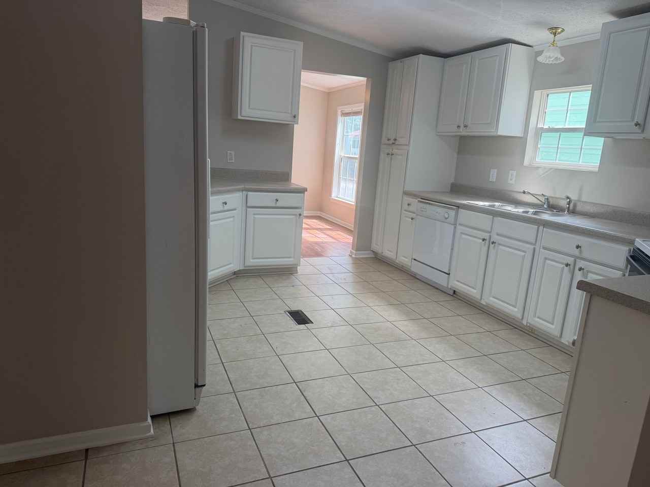 1009 13th St - Photo 6 of 12