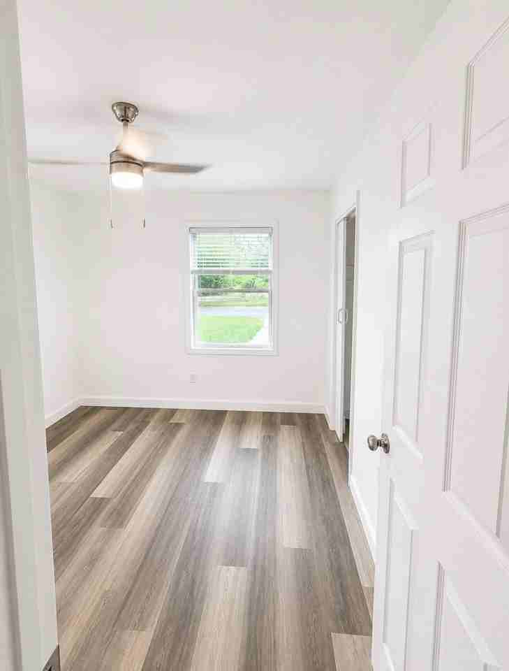 1911 Nw 6th St - Photo 2 of 8