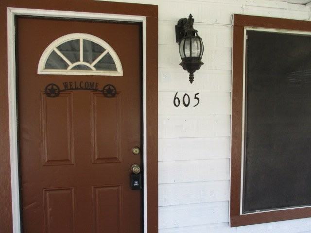 605 Jackson St - Photo 4 of 14