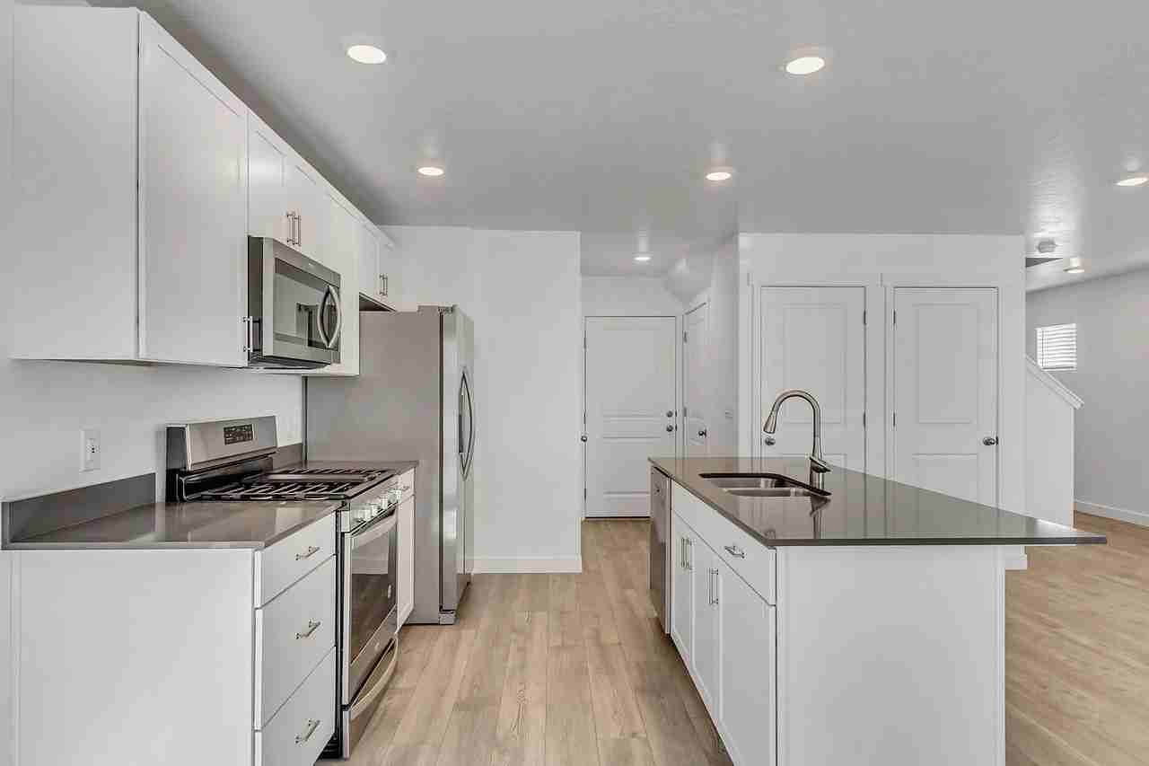597 N Scuttlebutt Ln - Photo 2 of 17