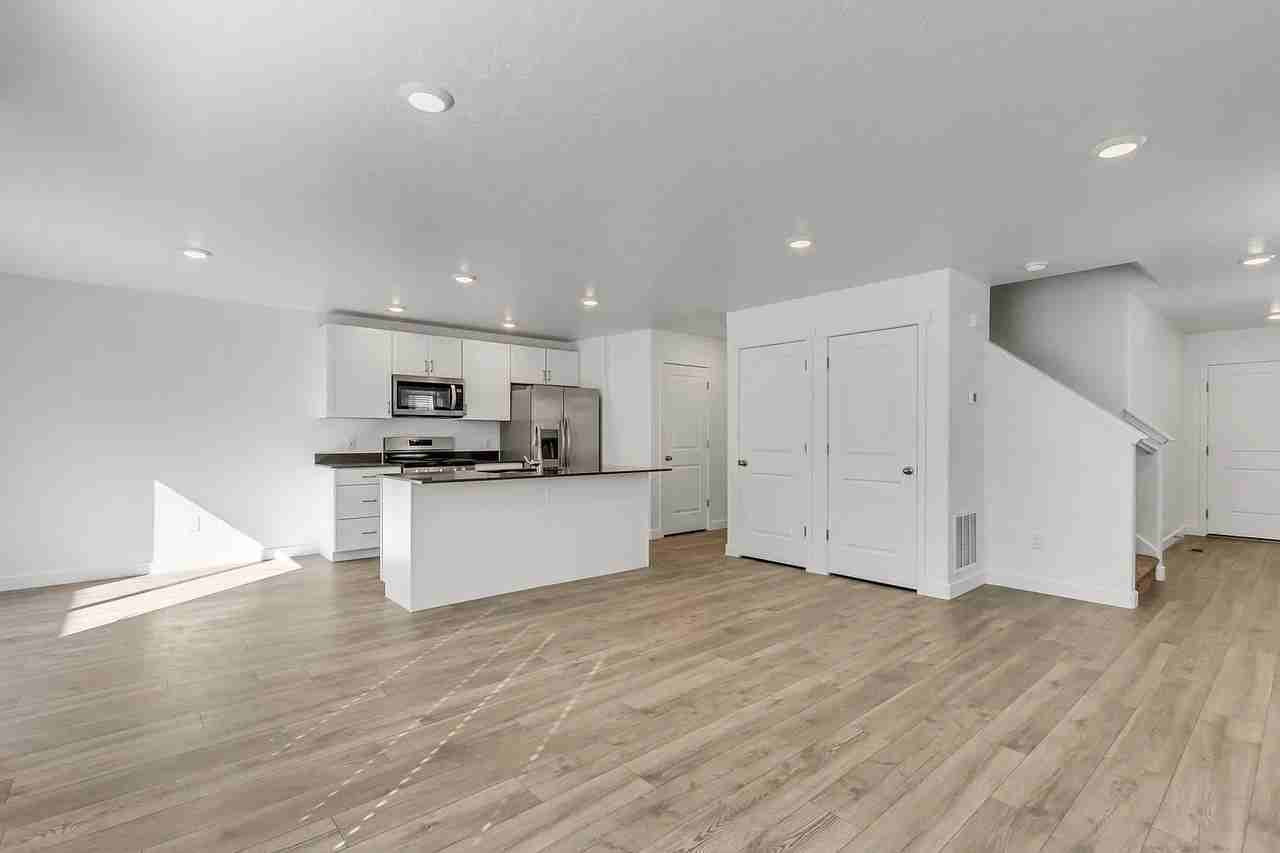597 N Scuttlebutt Ln - Photo 4 of 17