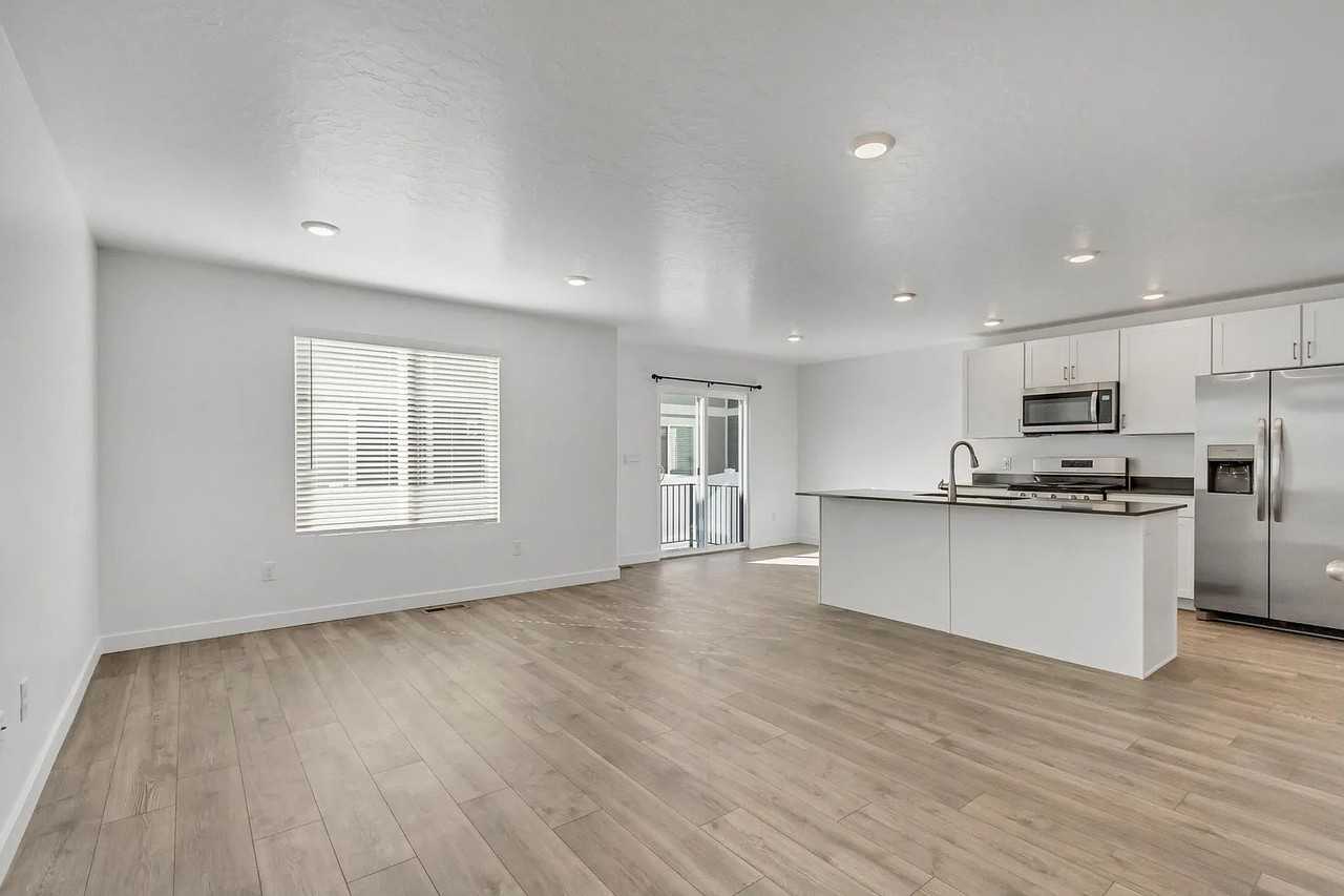 597 N Scuttlebutt Ln - Photo 5 of 17