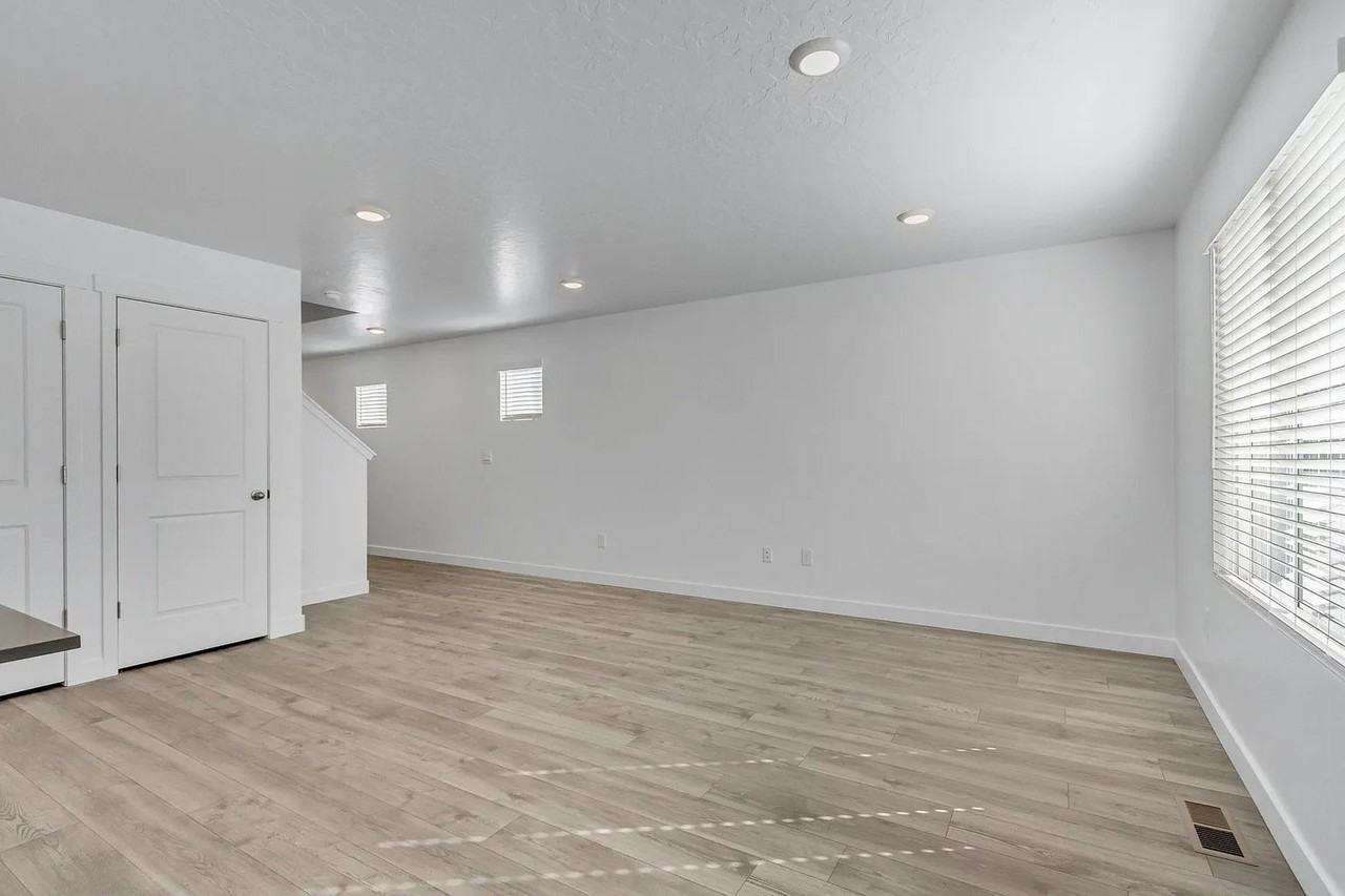 597 N Scuttlebutt Ln - Photo 6 of 17