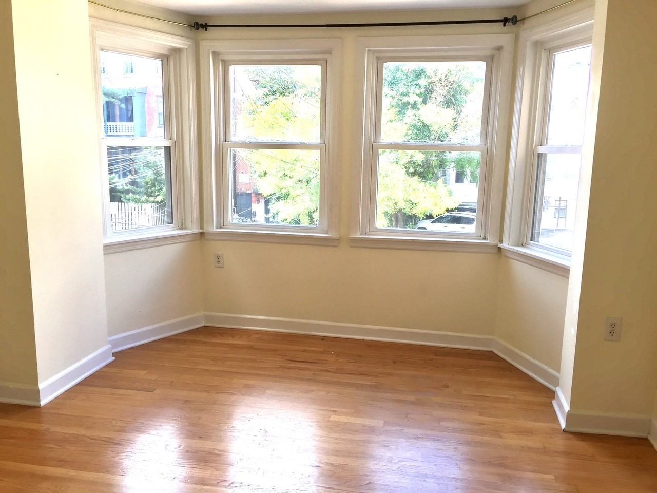 920 N Calvert St - Photo 5 of 10