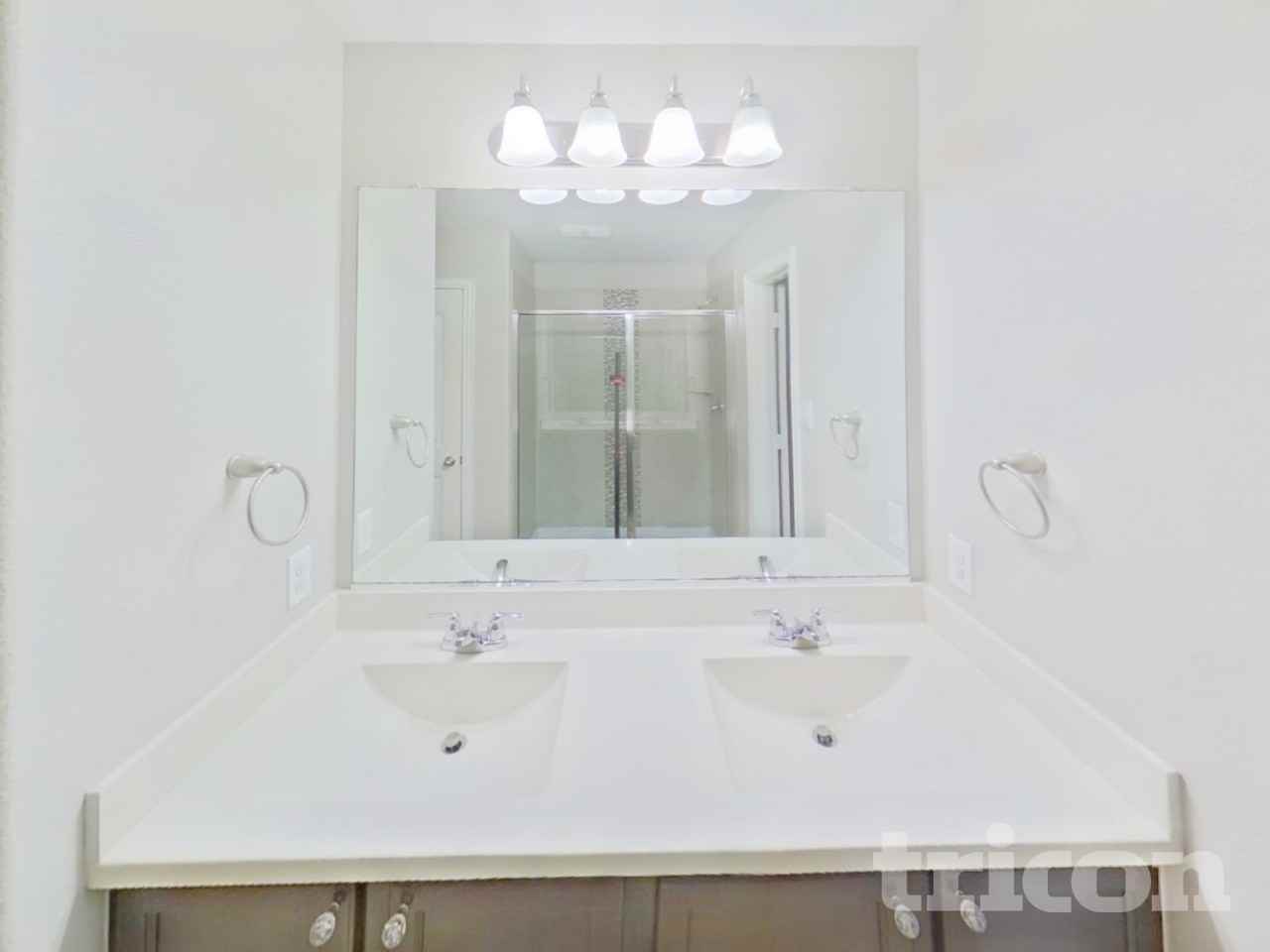 811 Silverbell St - Photo 4 of 10