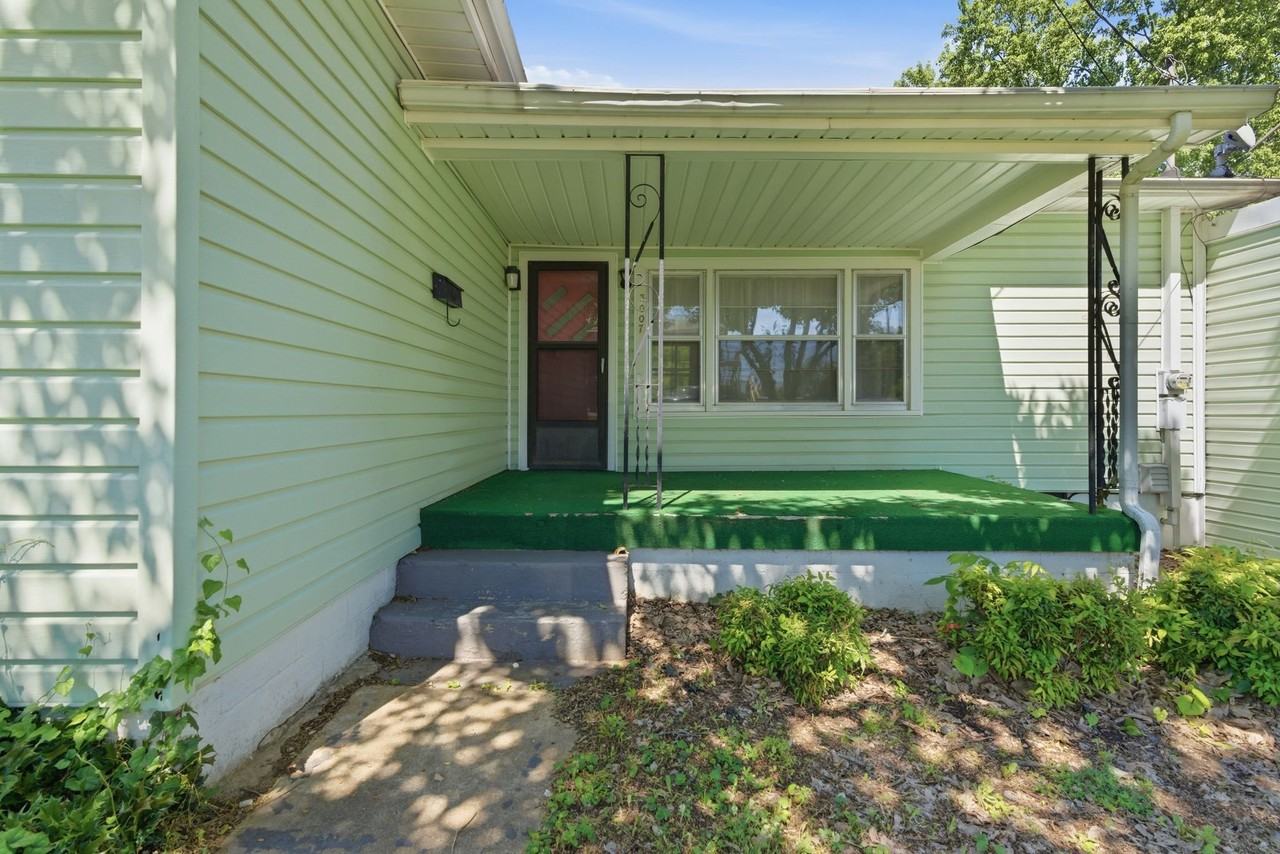 3007 Dabbs Ave - Photo 3 of 20