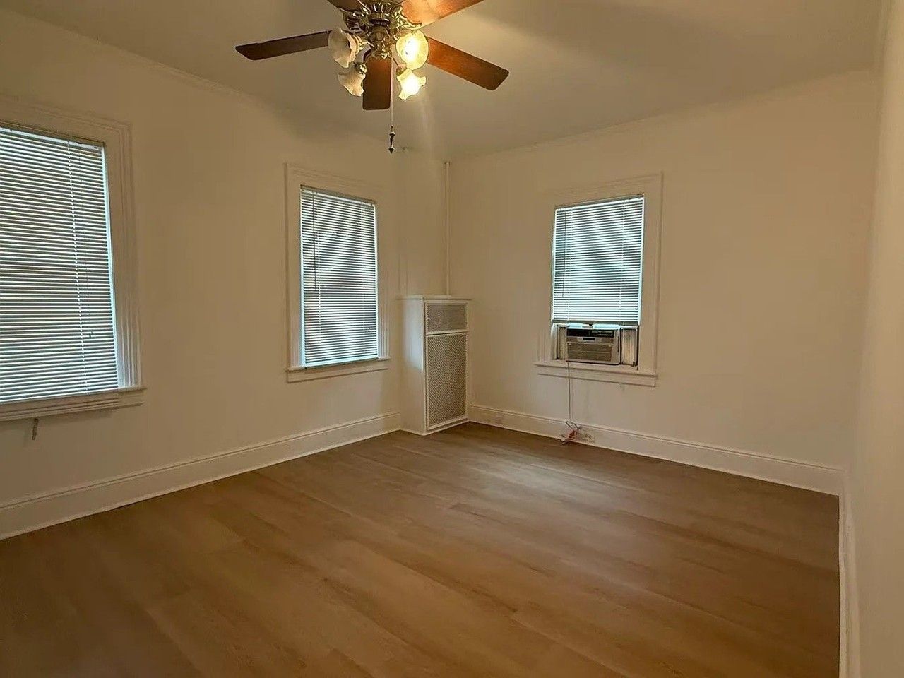 3530 Bayside211Th St - Photo 3 of 9