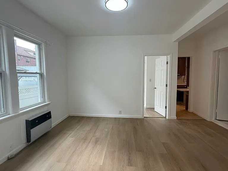 3530 Bayside211Th St - Photo 6 of 9