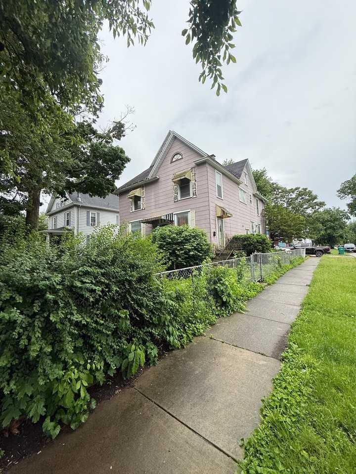 1595 N Church St - Photo 3 of 11