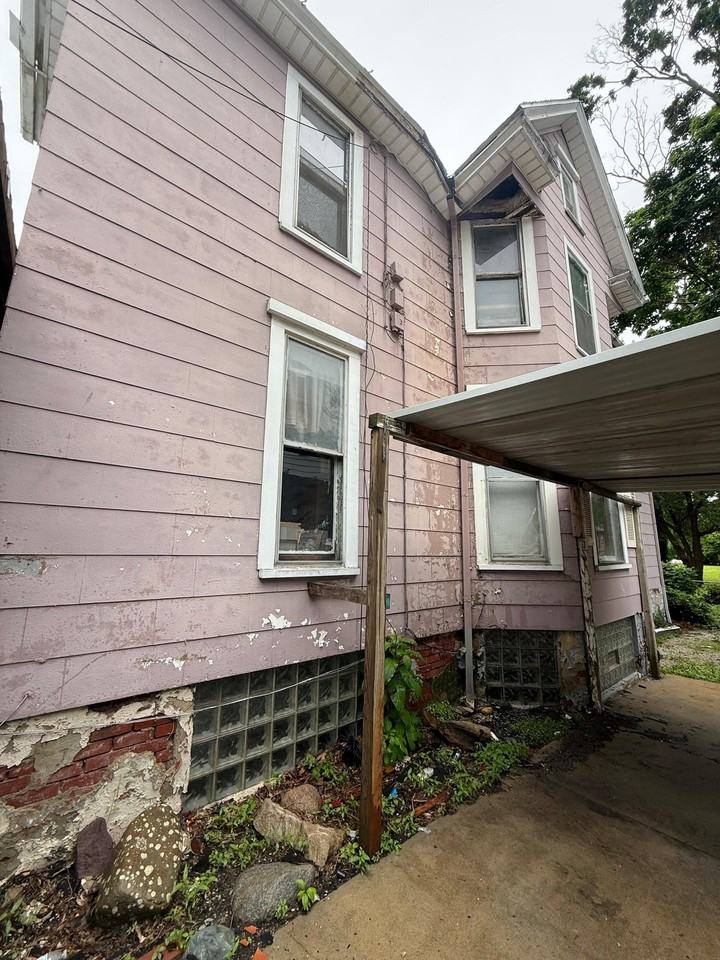 1595 N Church St - Photo 4 of 11
