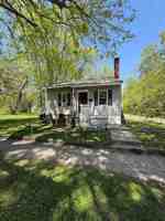 featured image of 462 W Leafland Ave