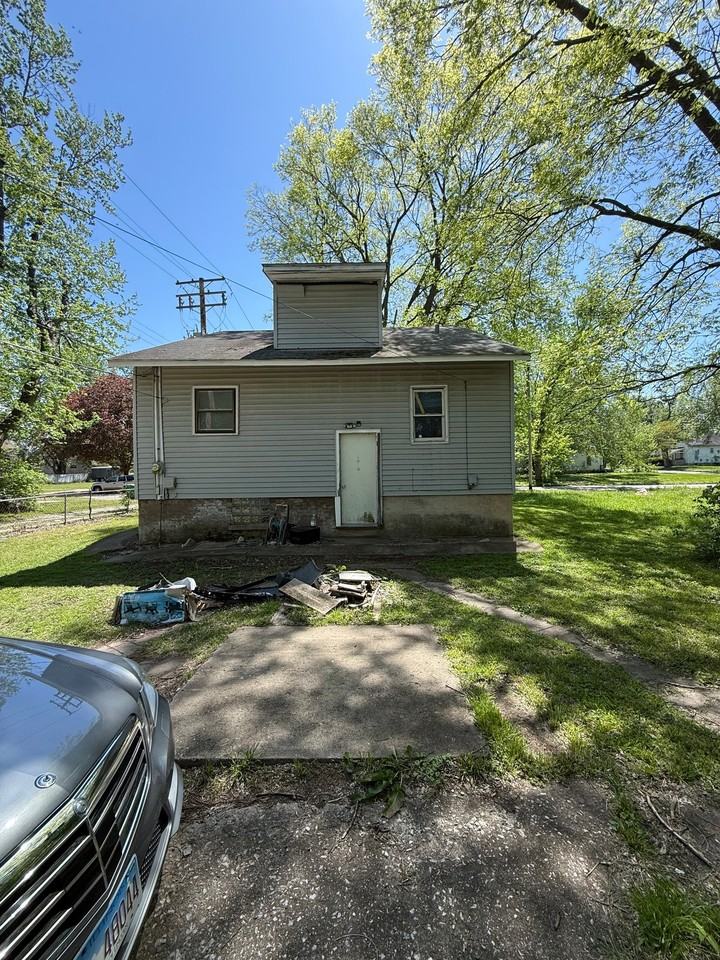 462 W Leafland Ave - Photo 3 of 9