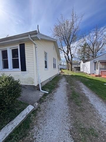 1305 E Lawrence St - Photo 2 of 18