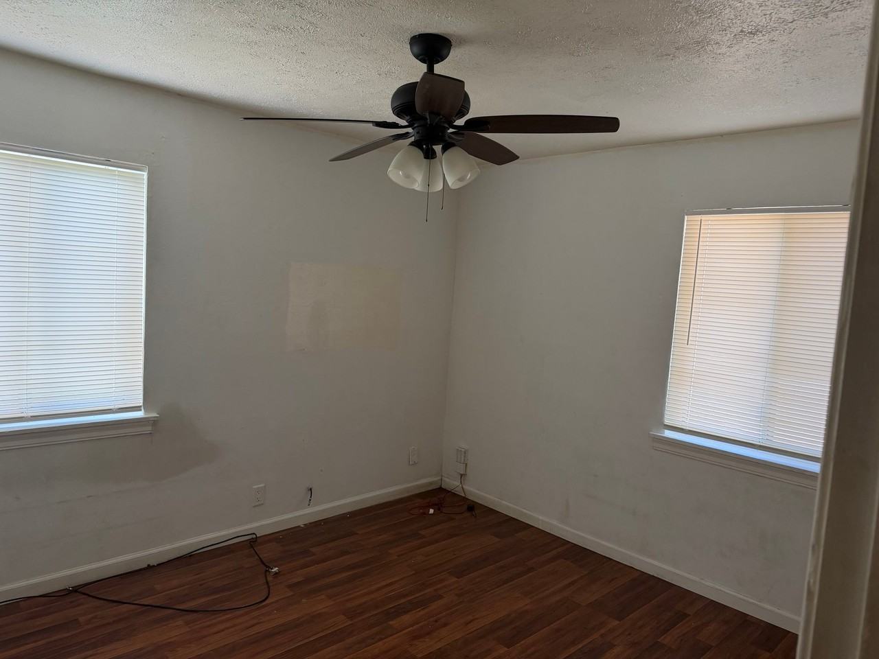 2404 Darwin St - Photo 4 of 5
