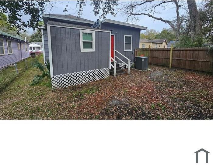 1446 W 23rd St - Photo 2 of 16