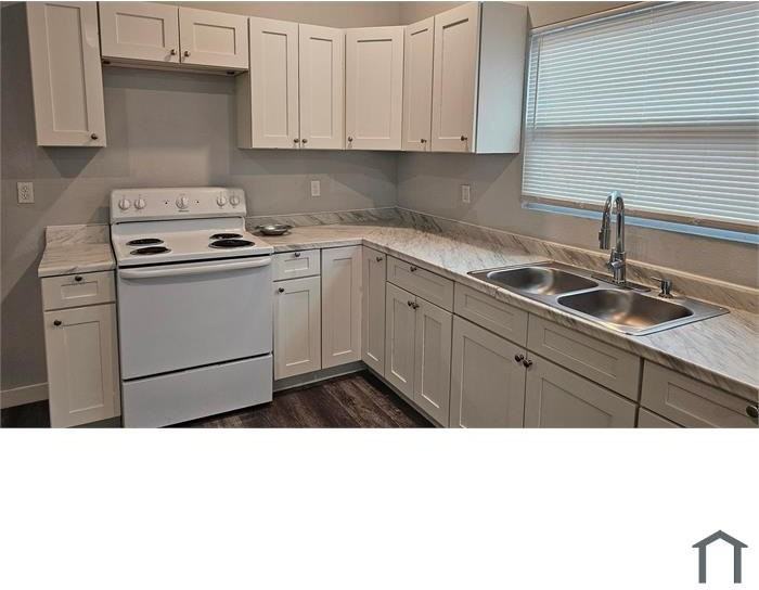 1446 W 23rd St - Photo 4 of 16