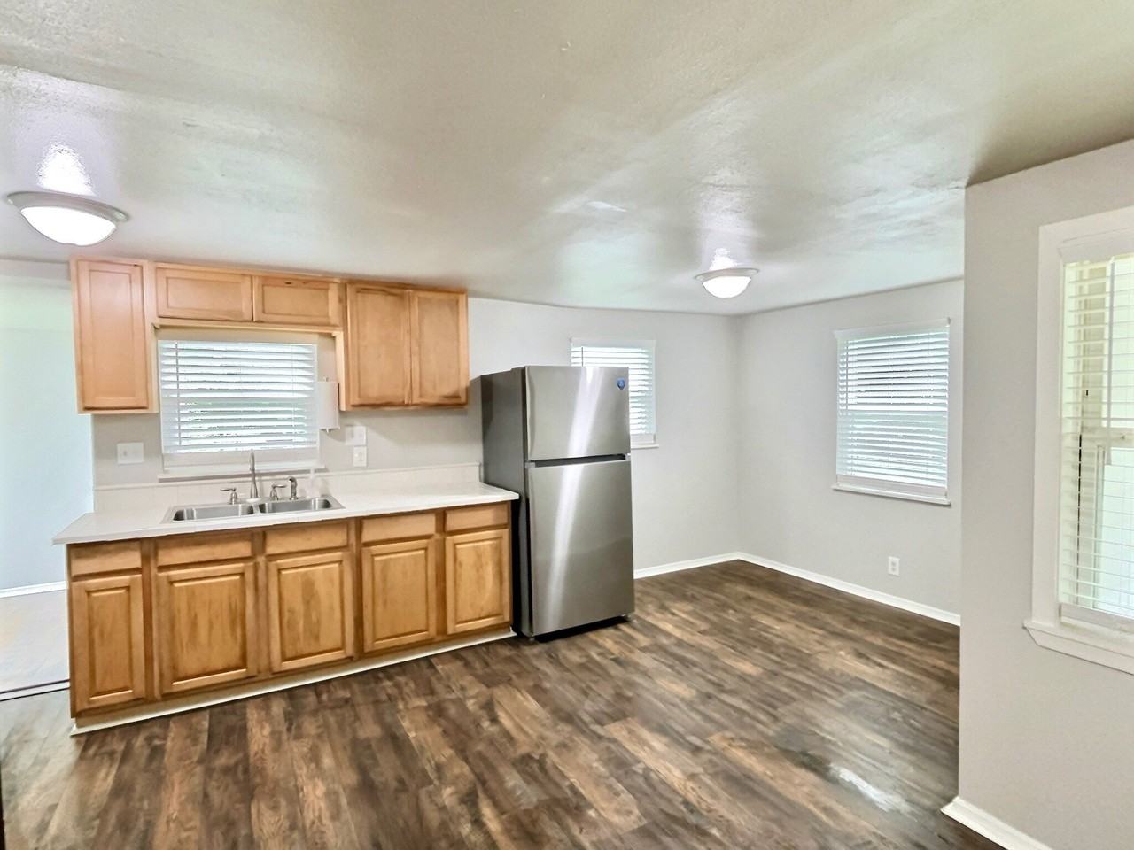 411 Palmetto St - Photo 2 of 20