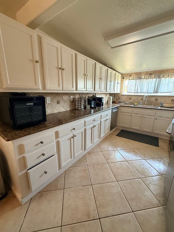 1032 Fremont Blvd - Photo 2 of 9