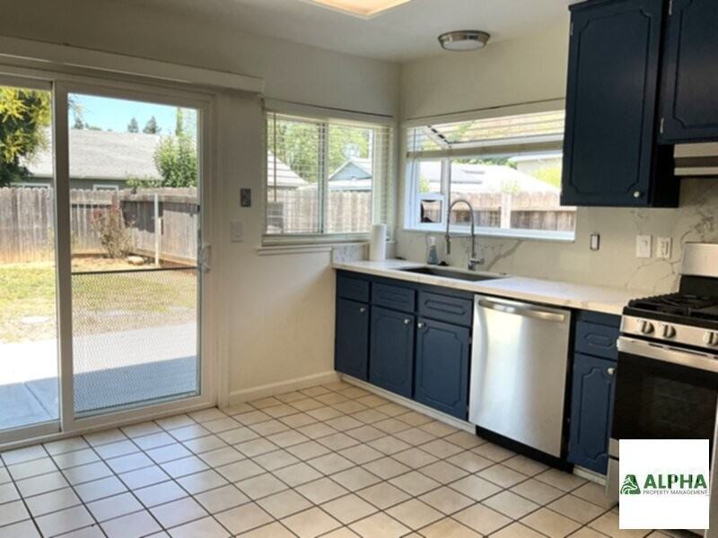 9535 Roads End Pl - Photo 4 of 14