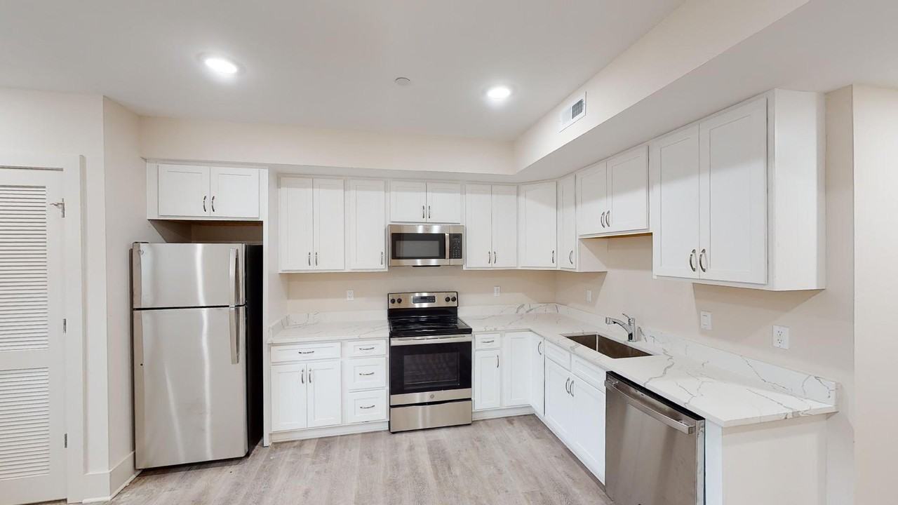 917 Sheridan St Nw #01A - Photo 3 of 5