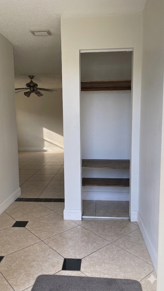 1420 Park Shore Cir #NA - Photo 2 of 19