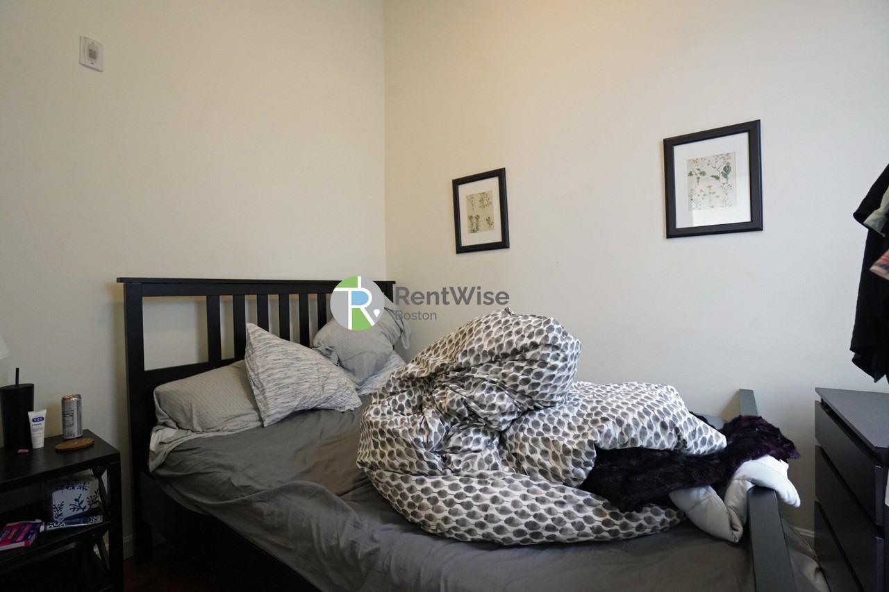 538 E Broadway #4 - Photo 4 of 5