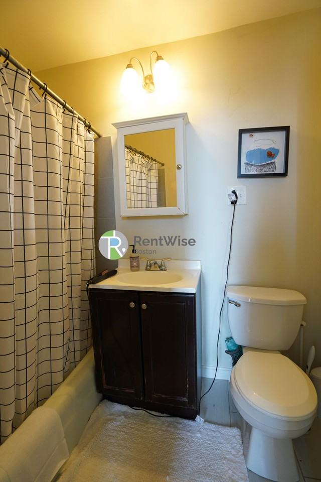 538 E Broadway #4 - Photo 5 of 5