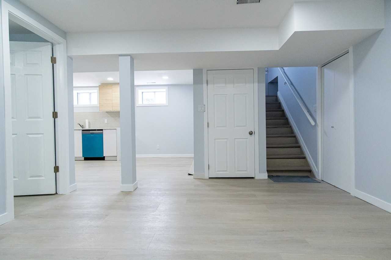 7131 83 St Nw - Photo 4 of 15