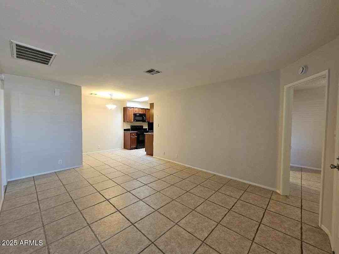 312 W Yukon Dr #7 - Photo 3 of 24