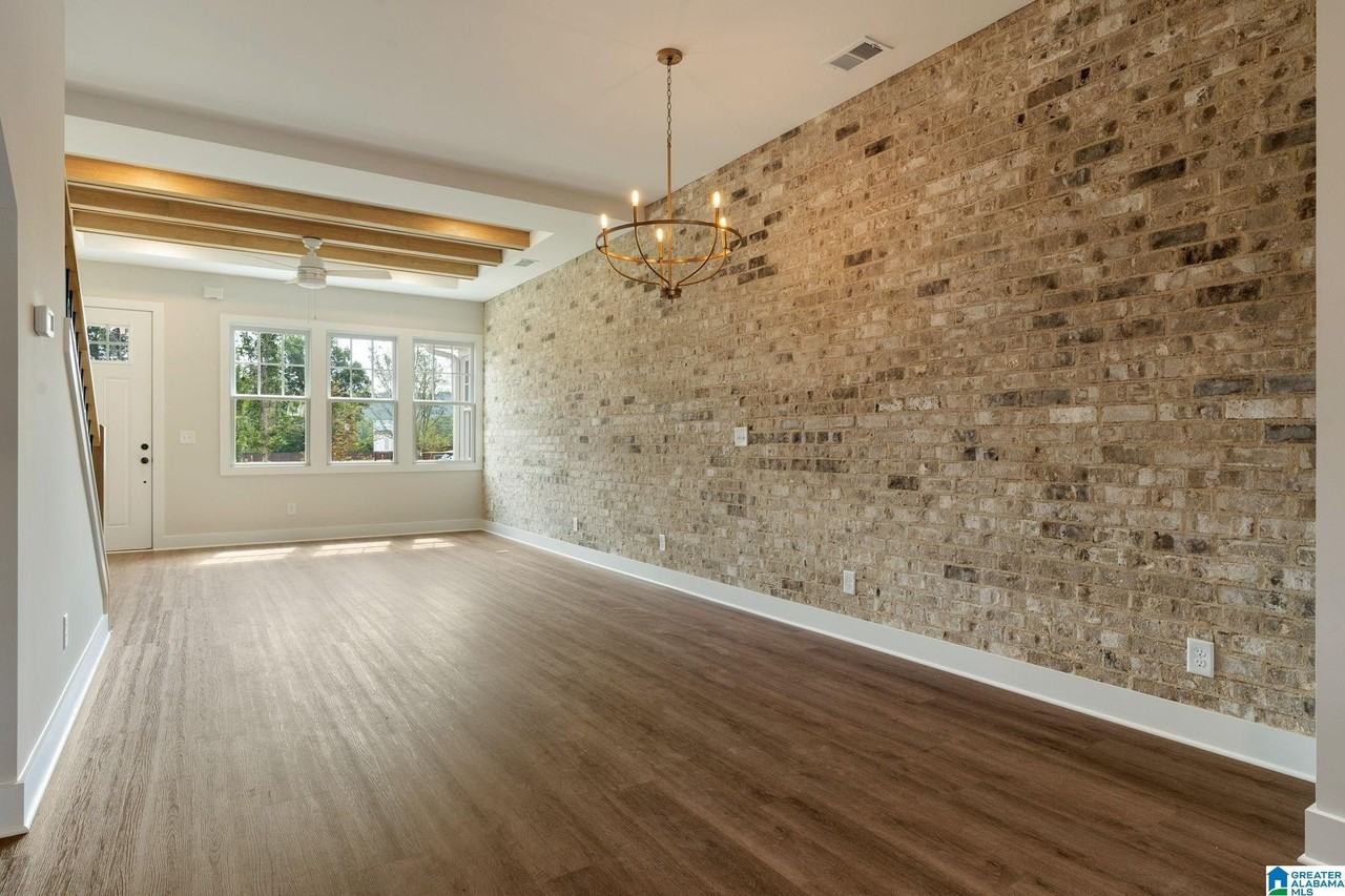 1191 Windsor Sq - Photo 6 of 31
