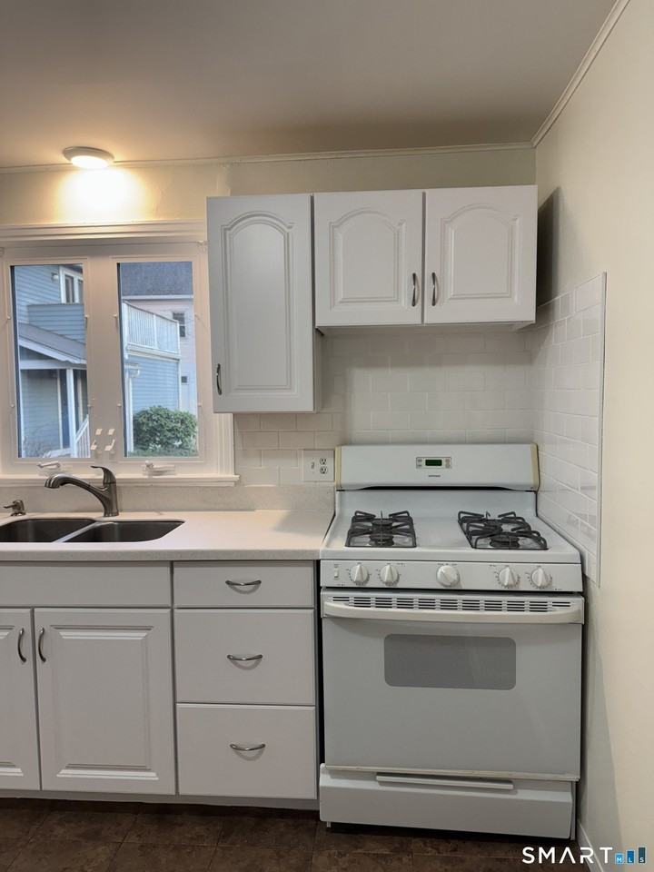 1164 Whitney Ave #H - Photo 3 of 9