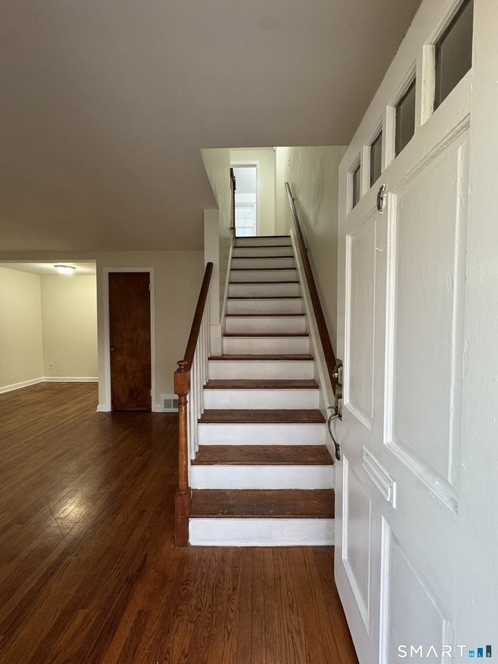 1164 Whitney Ave #H - Photo 4 of 9