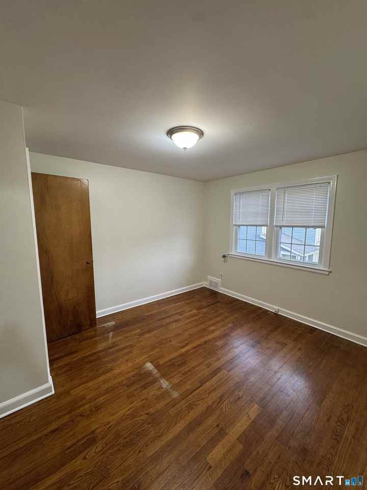 1164 Whitney Ave #H - Photo 5 of 9