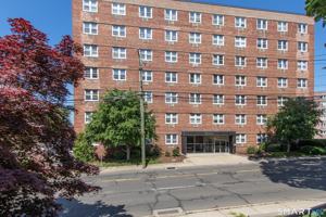 featured image of 140 Grove St #3G