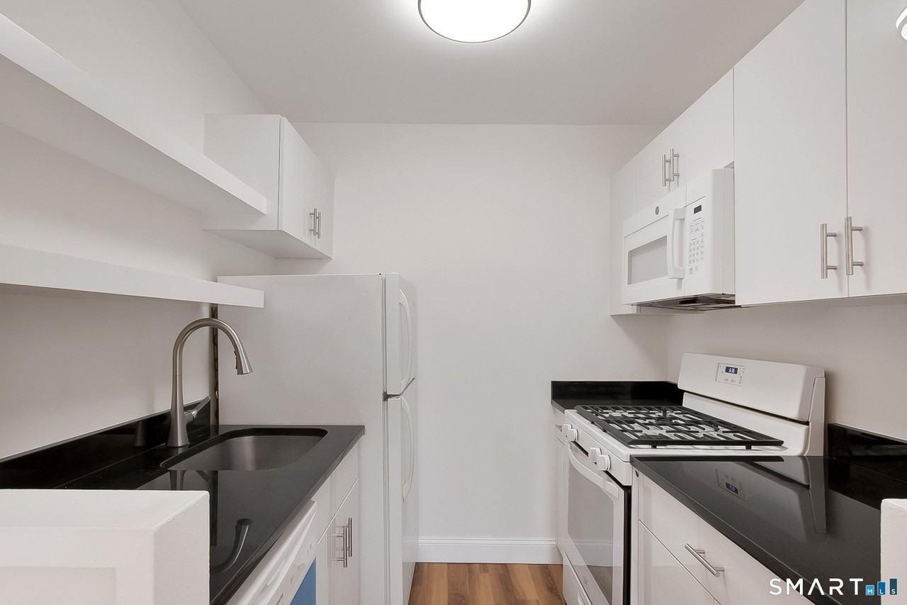 140 Grove St #3G - Photo 5 of 21