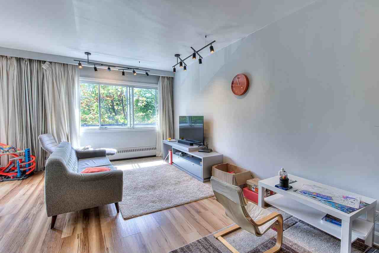 4127 Rue Jean-Brillant - Photo 2 of 24