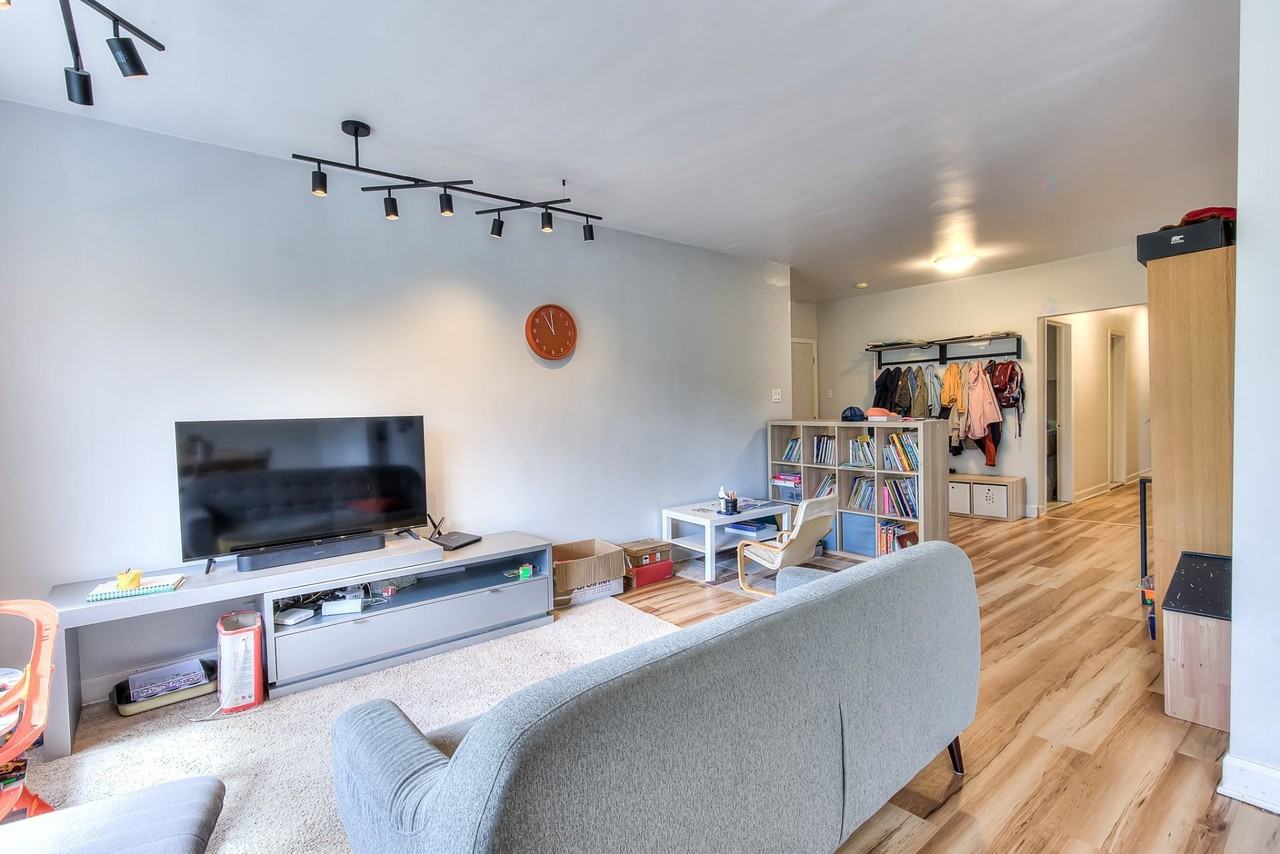 4127 Rue Jean-Brillant - Photo 3 of 24