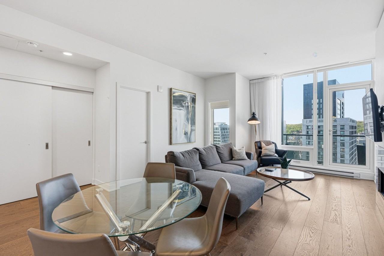 1288 Rue Saint-Antoine O - Photo 2 of 39