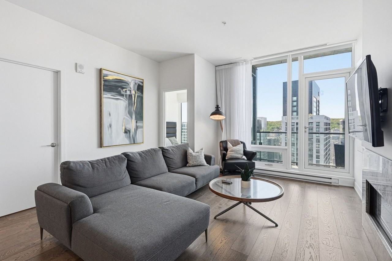 1288 Rue Saint-Antoine O - Photo 3 of 39
