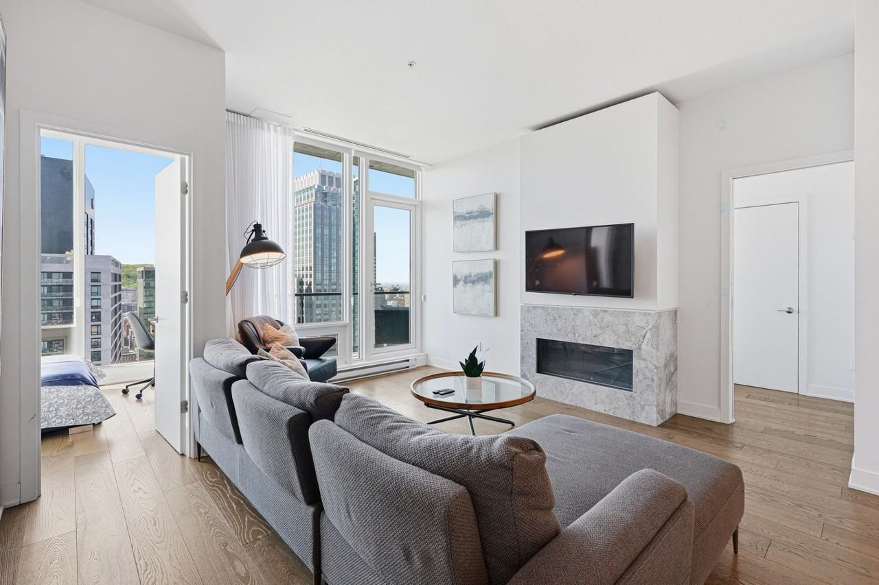 1288 Rue Saint-Antoine O - Photo 4 of 39