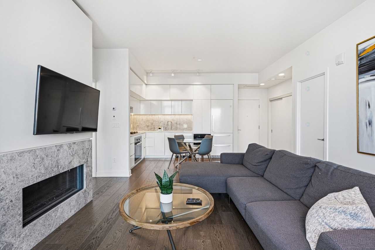 1288 Rue Saint-Antoine O - Photo 6 of 39