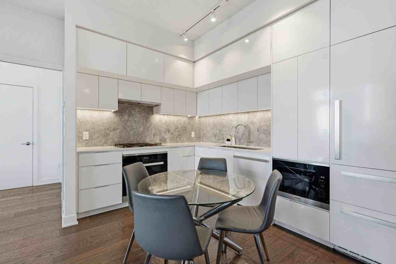 1288 Rue Saint-Antoine O - Photo 7 of 39