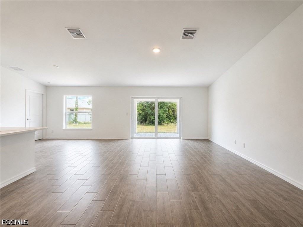 2925 Ne 6th Ave - Photo 5 of 42