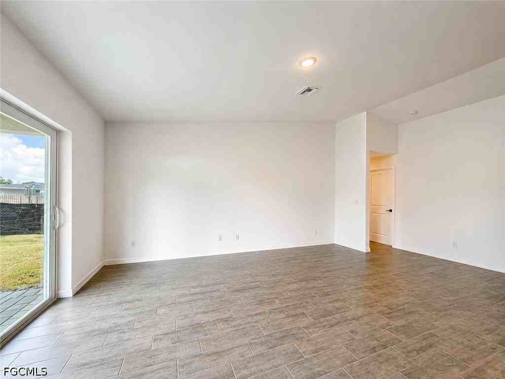 2925 Ne 6th Ave - Photo 7 of 42