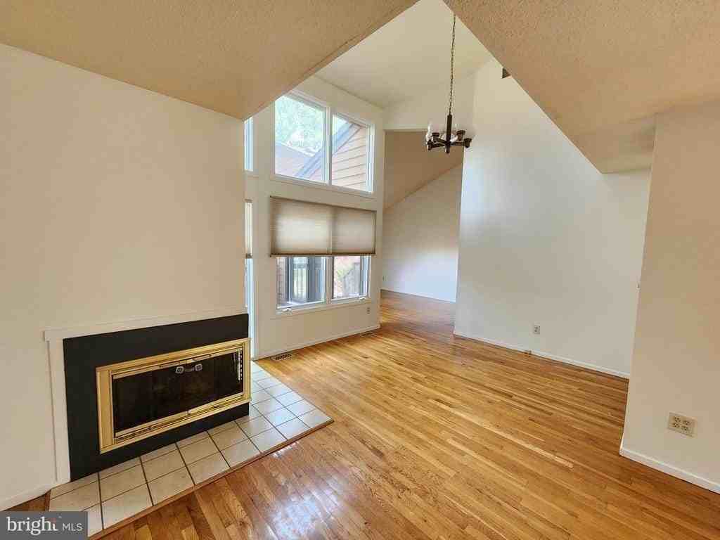 254 Sayre Dr - Photo 7 of 24