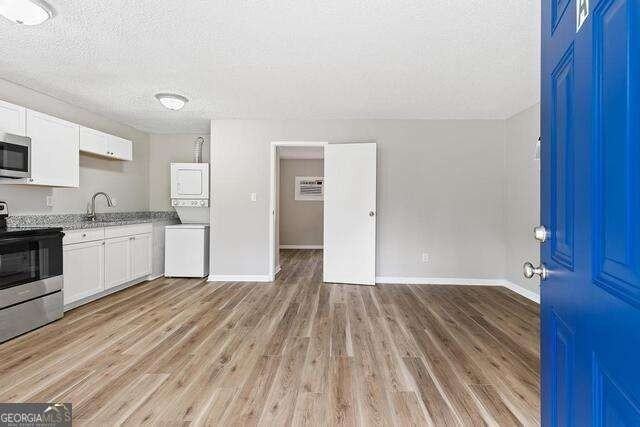 102 Cone St #B - Photo 3 of 19