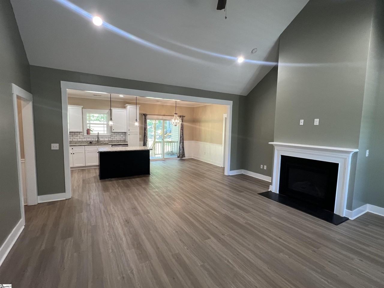 103 Angler Dr - Photo 4 of 37