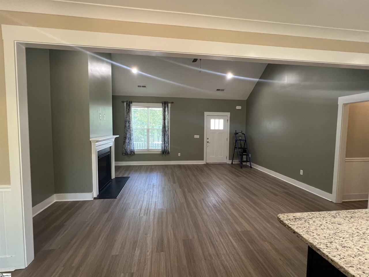 103 Angler Dr - Photo 5 of 37