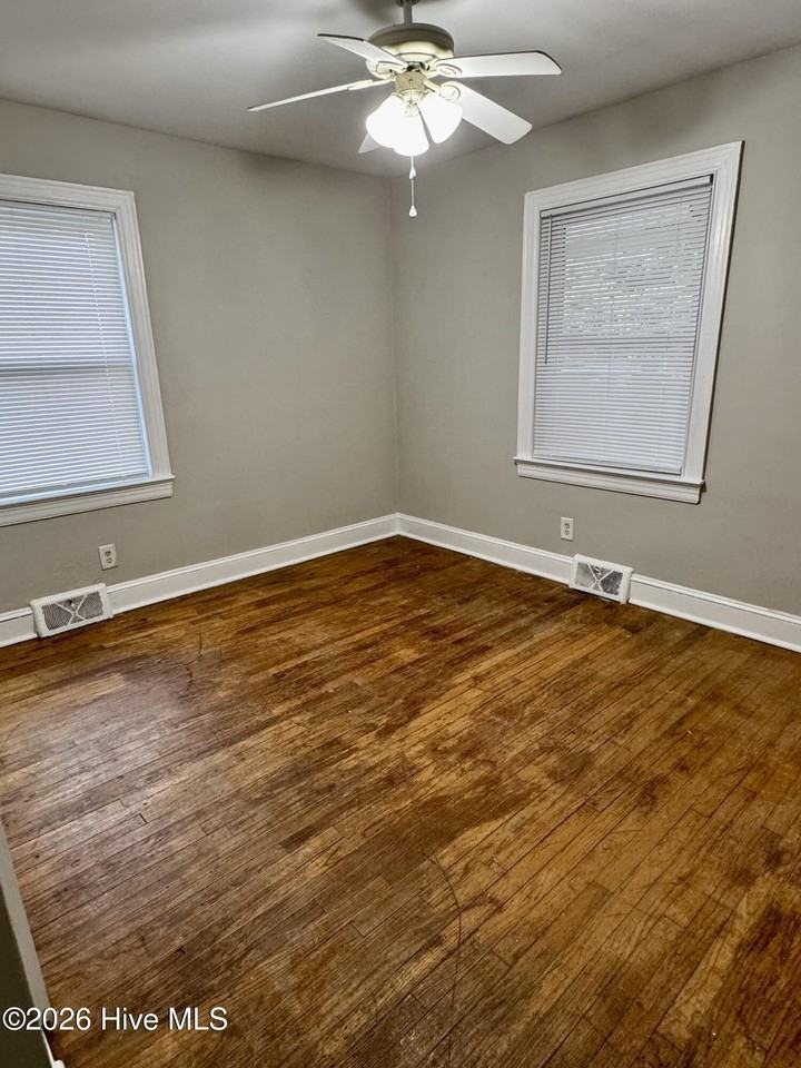 1307 Willow St #B - Photo 2 of 15