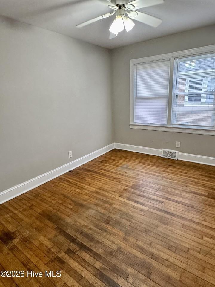 1307 Willow St #B - Photo 3 of 15